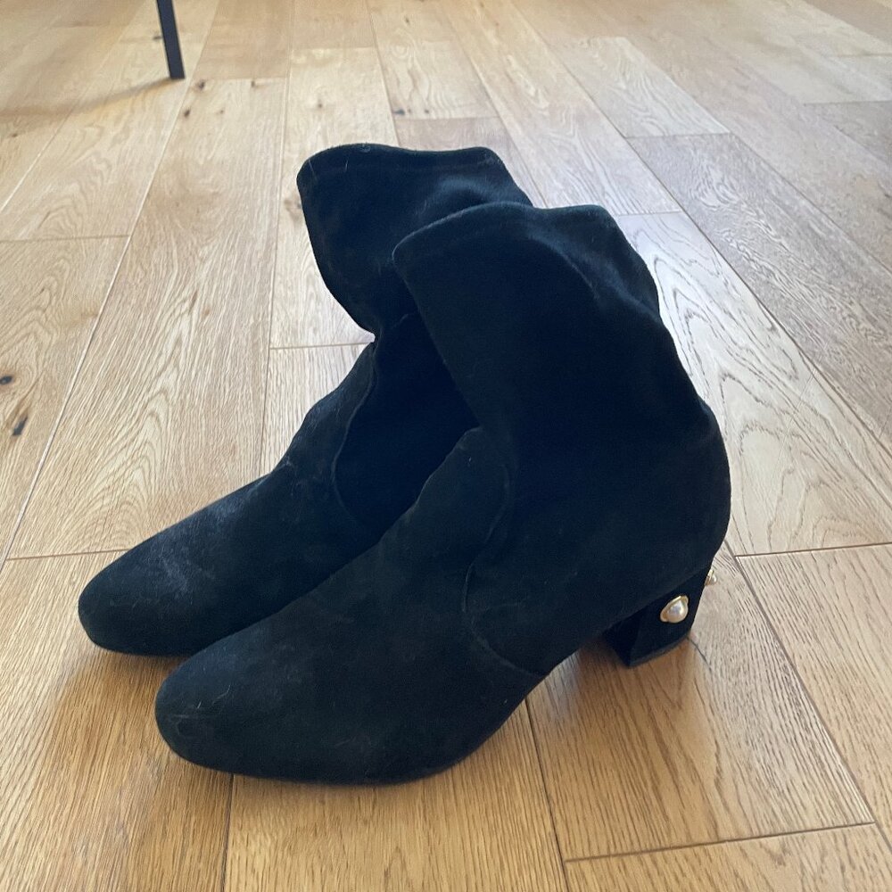 Stuart Weitzman Siggy Pearl Booties